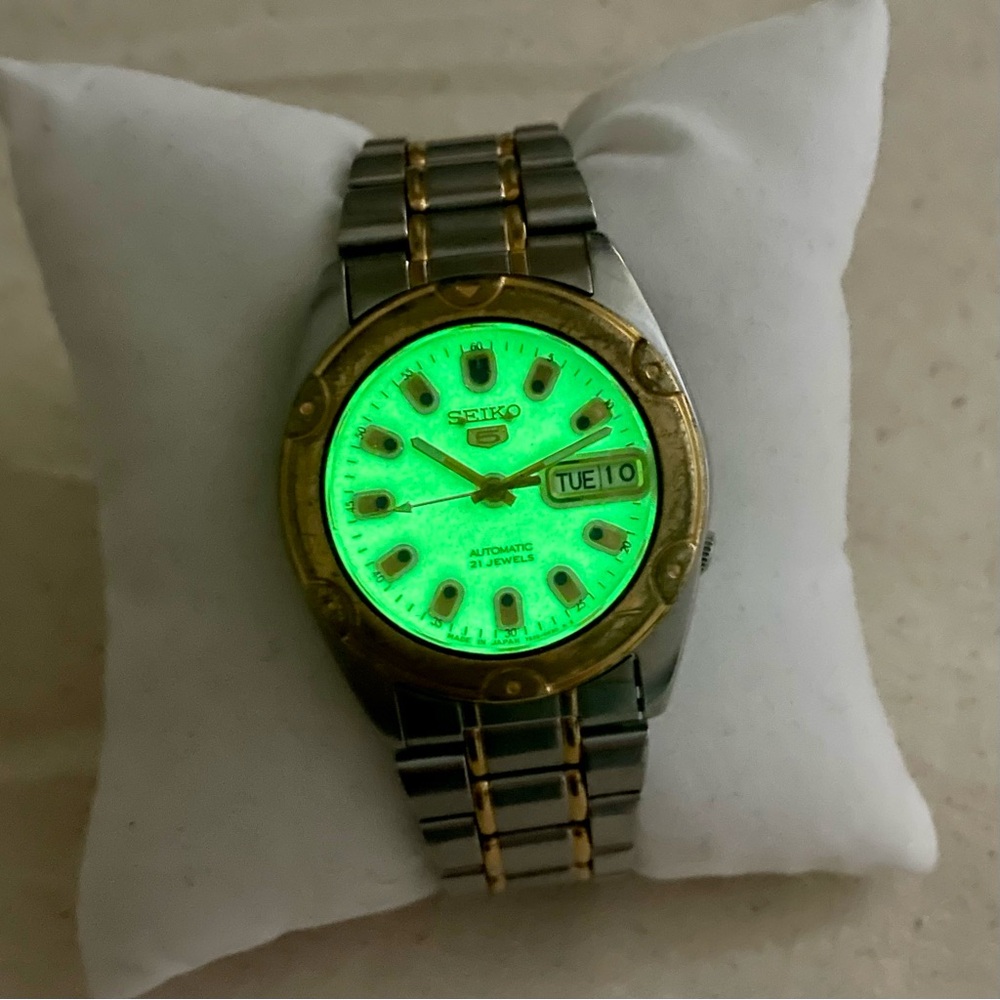 Seiko 5 Vintage 1997 Automatic Full Lume Dial 7S26-6030 - Needs Regulation - Picture 5 of 14